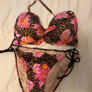VS bikini worn twice. Size 36D top. Underwire top